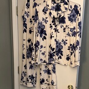 Simply Vera Pajama Set NWT